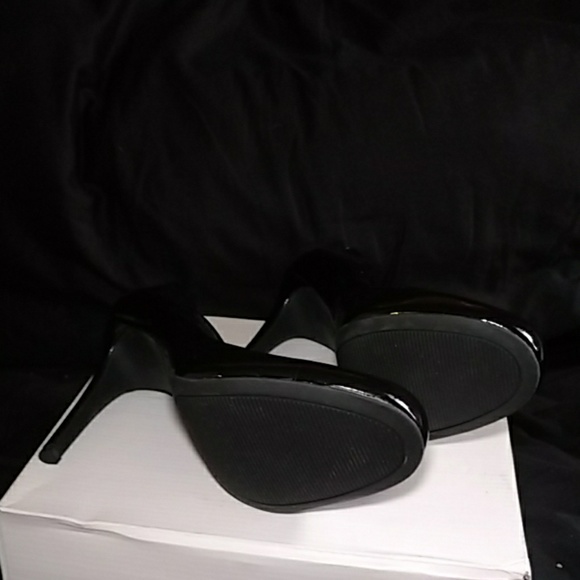 Shoes - Picture 2 of 4